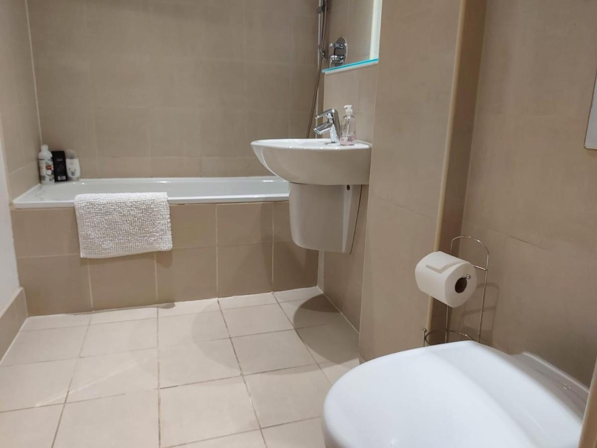 City Apartment In Great Location With A Balcony & Parking Possible - West One Sheffield Extérieur photo