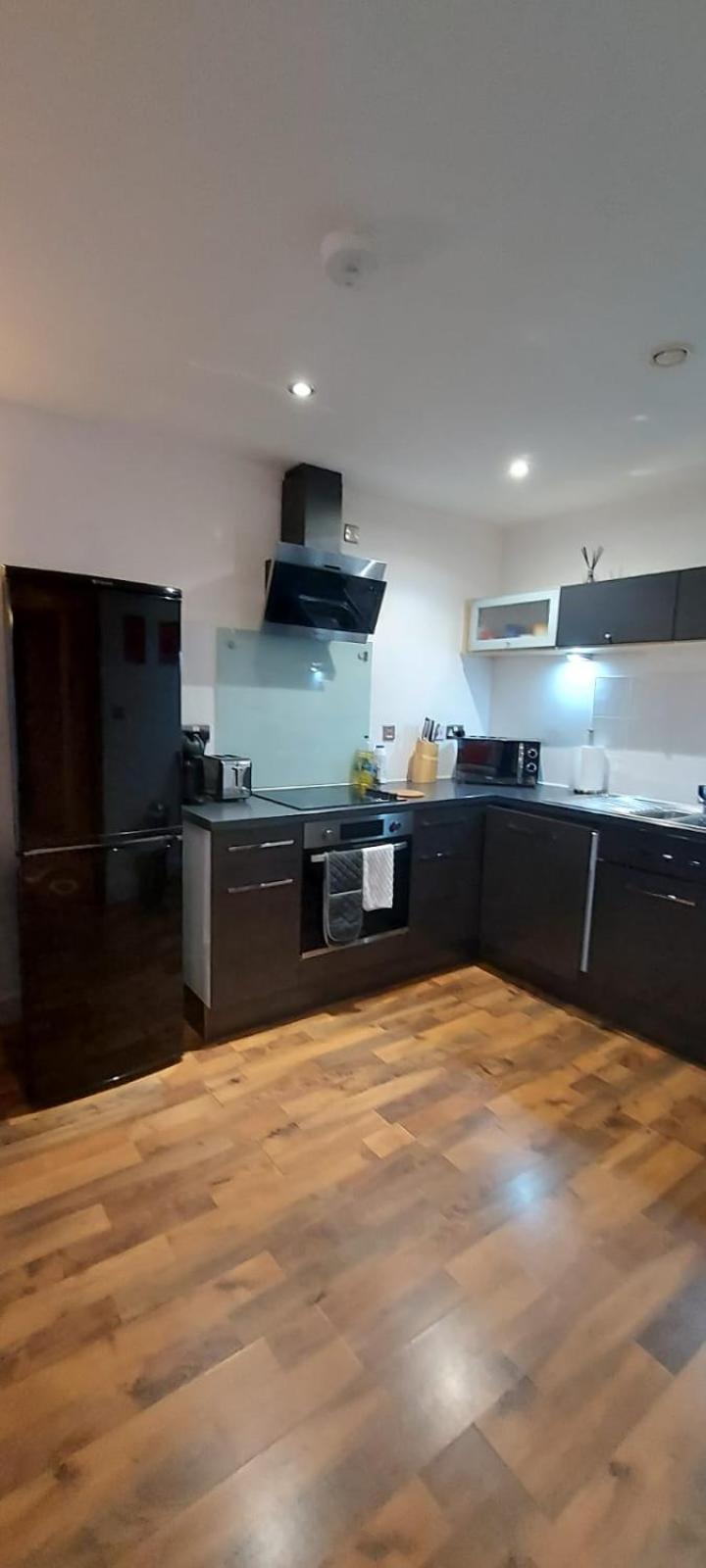 City Apartment In Great Location With A Balcony & Parking Possible - West One Sheffield Extérieur photo