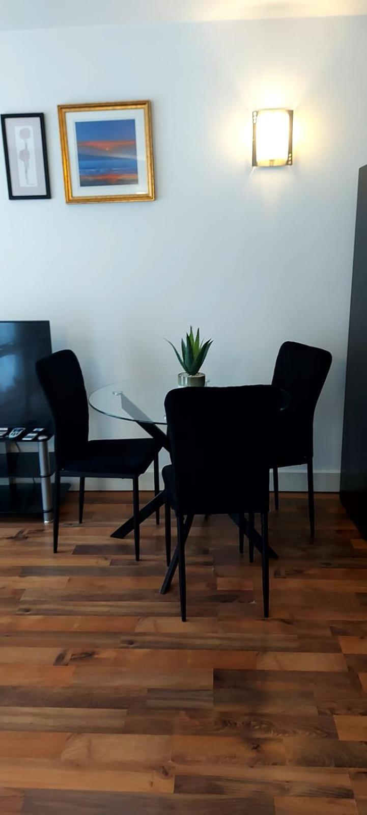 City Apartment In Great Location With A Balcony & Parking Possible - West One Sheffield Extérieur photo